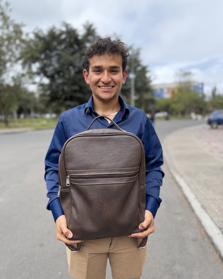 Cliente de Fermont con el Morral Múnich café